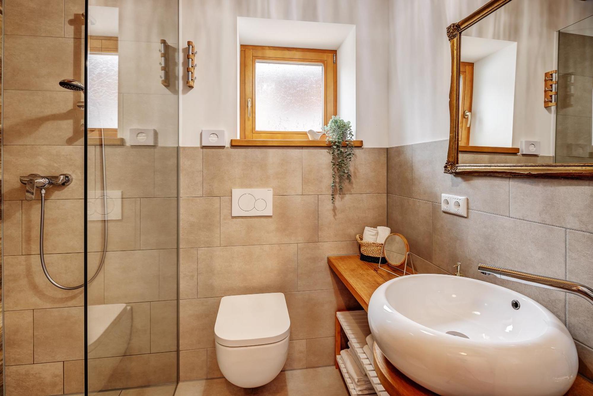 Landhaus Trinis - Gaestezimmer - Bad - Bett - Kleine Kaffee - Tee-Theke Mit Kuehlschrank - Parkplatz Rottach-Egern Exterior photo